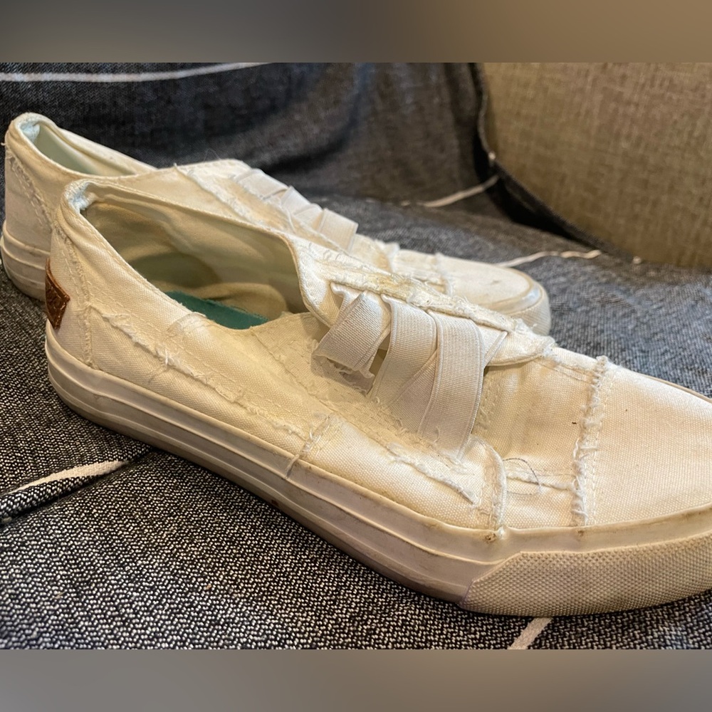 Blowfish white flats